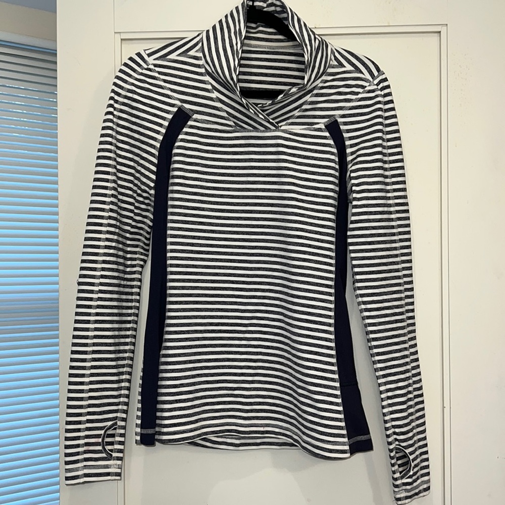 Lululemon Size 8 Grey & White Striped Pullover